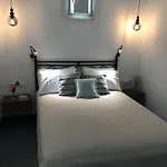Vagianou Thea Celeste Daire Vívlos